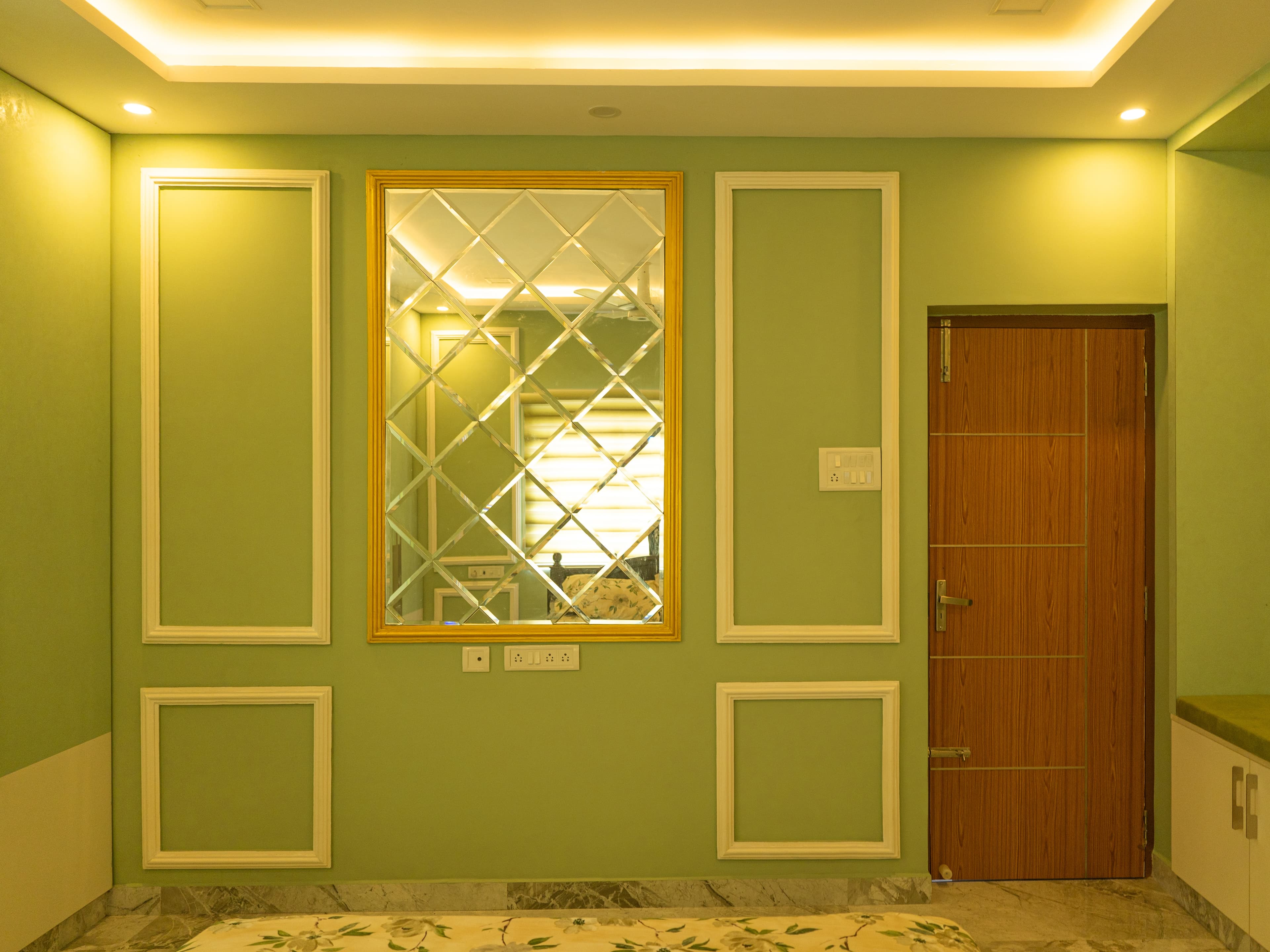 BEDROOM WITH CLASSICAL STYLE INTERIOR