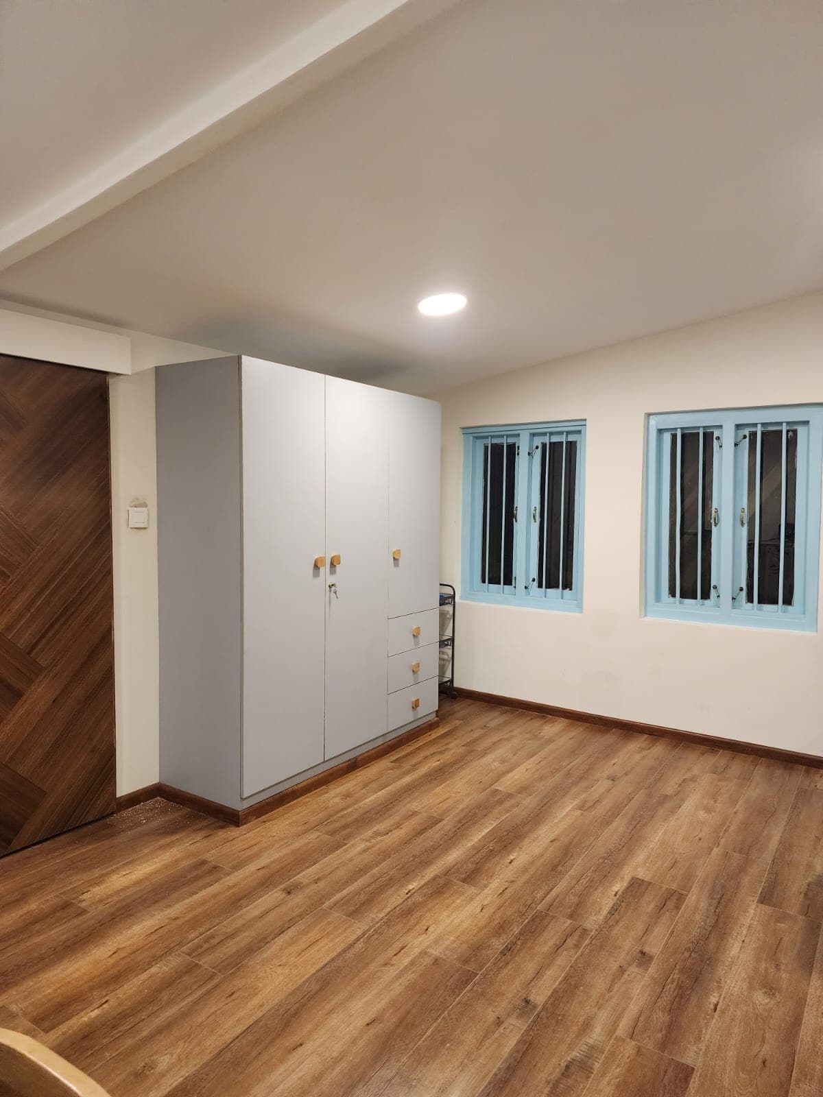 Storage cabinet